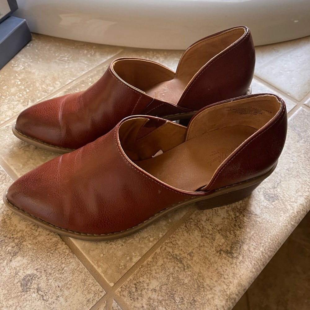 UNIVERSAL THREAD Cognac Shoes SZ 7.5
